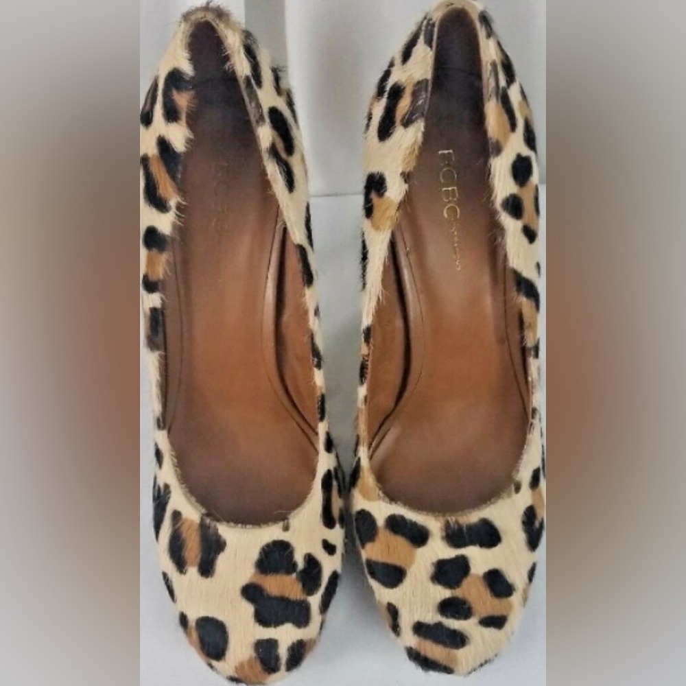 New unworn BCBG calf-hair leopard pumps size 5.5